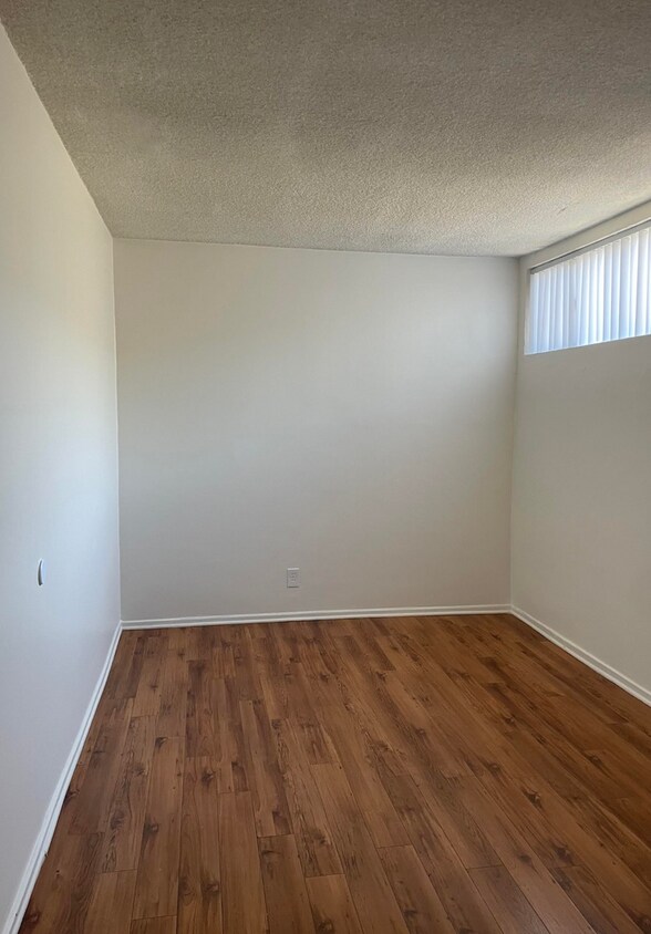 Foto principal - Cozy 1 bedroom unit located in Canoga Park with Laundry On-site and Community Pool!