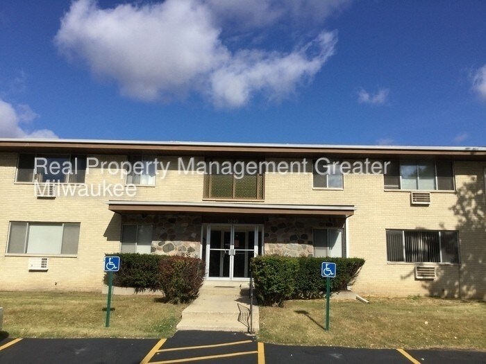 Primary Photo - 5240 W Midland Dr