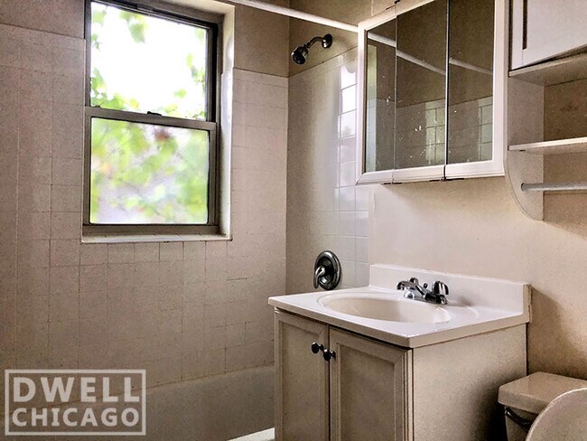 Foto del edificio - 1100 W Roscoe St