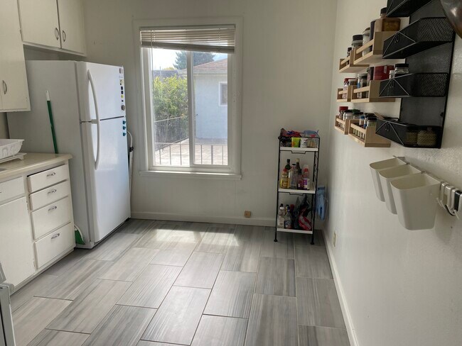 Building Photo - 3302 Santa Clara Ave