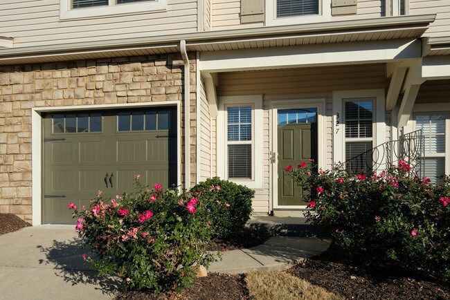 Building Photo - 735 Tulip Grove Rd