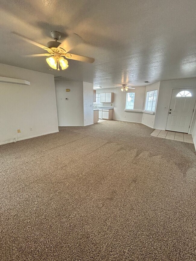 Foto del edificio - Unfurnished Home!