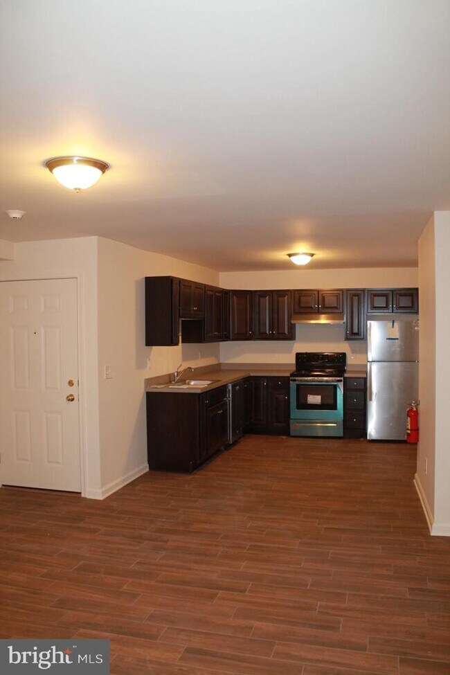 Foto del edificio - 990 E High St