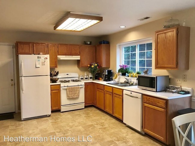 Building Photo - 4 br, 2.5 bath House - 261 Greenspring Drive