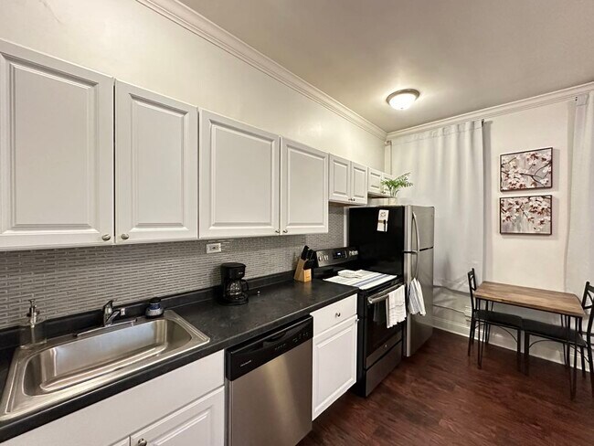 Foto del edificio - 3345 N Marshfield Ave