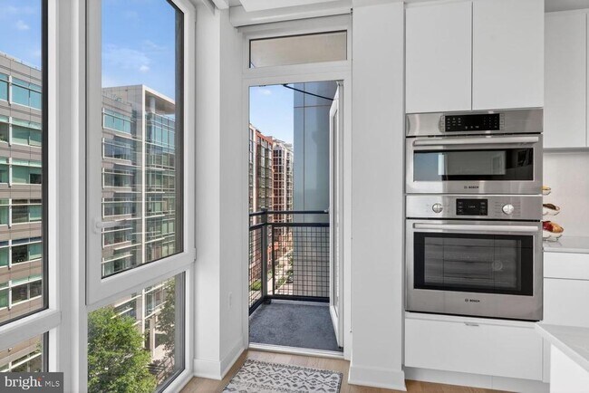 Foto del edificio - 37 L St SE