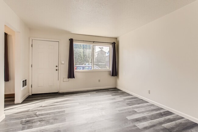 Living Room - 715 NE 92nd Ave
