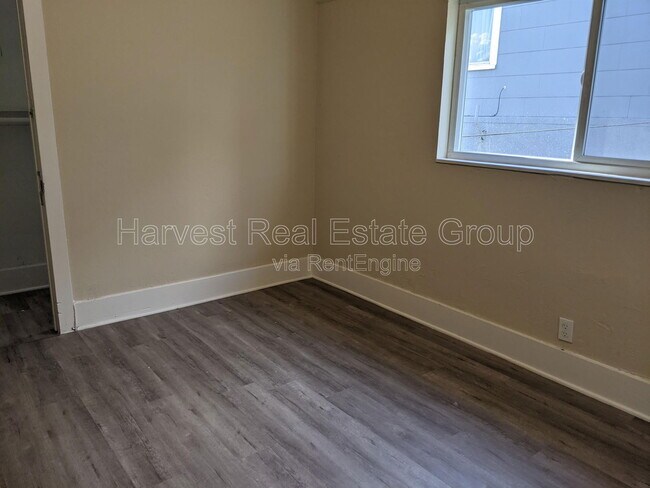 Foto del edificio - 9112 D St