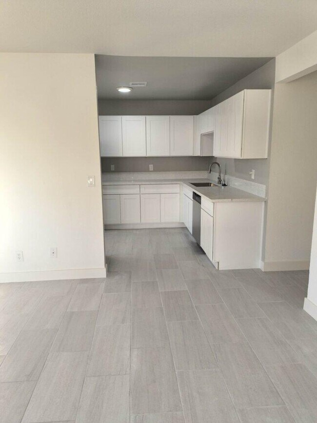 Building Photo - 6927 Appleton Dr