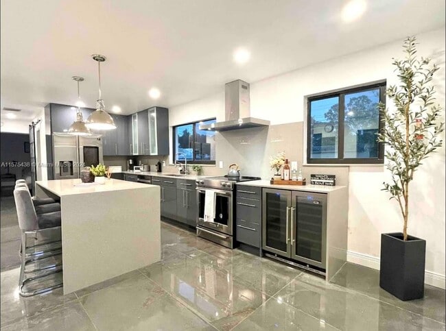 Photo - 1713 Moffett St House