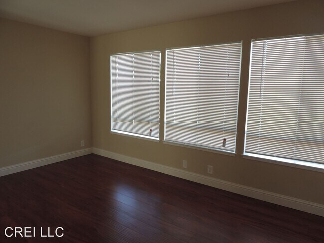 Building Photo - 161 Oak Ave