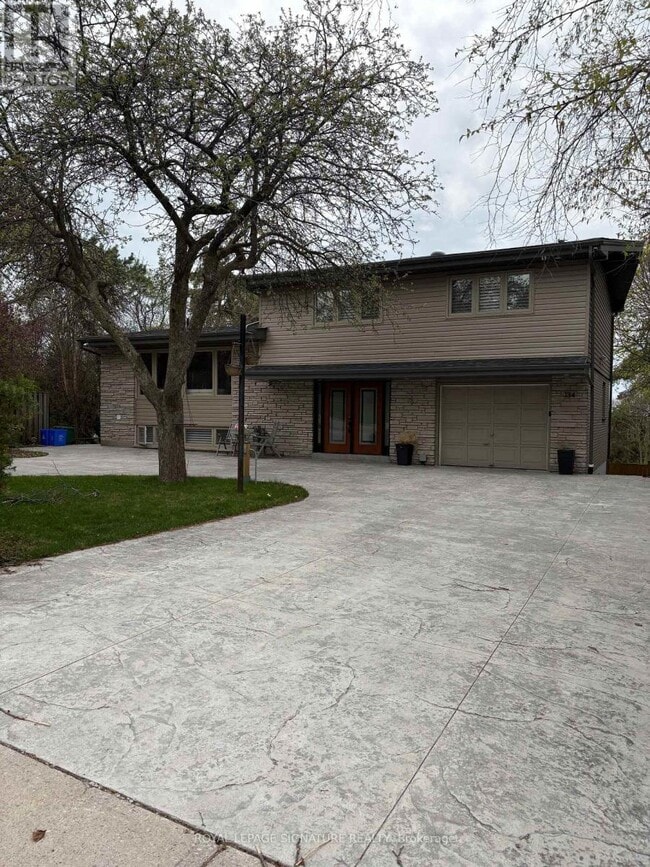 Building Photo - 134 Elizabeth Cres N