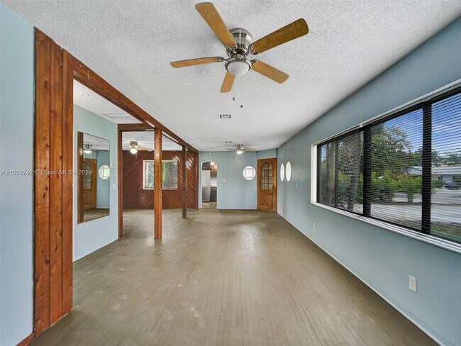Foto del edificio - 1298 NE 39th St
