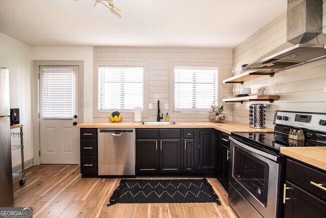 Foto del edificio - 907 White St SW