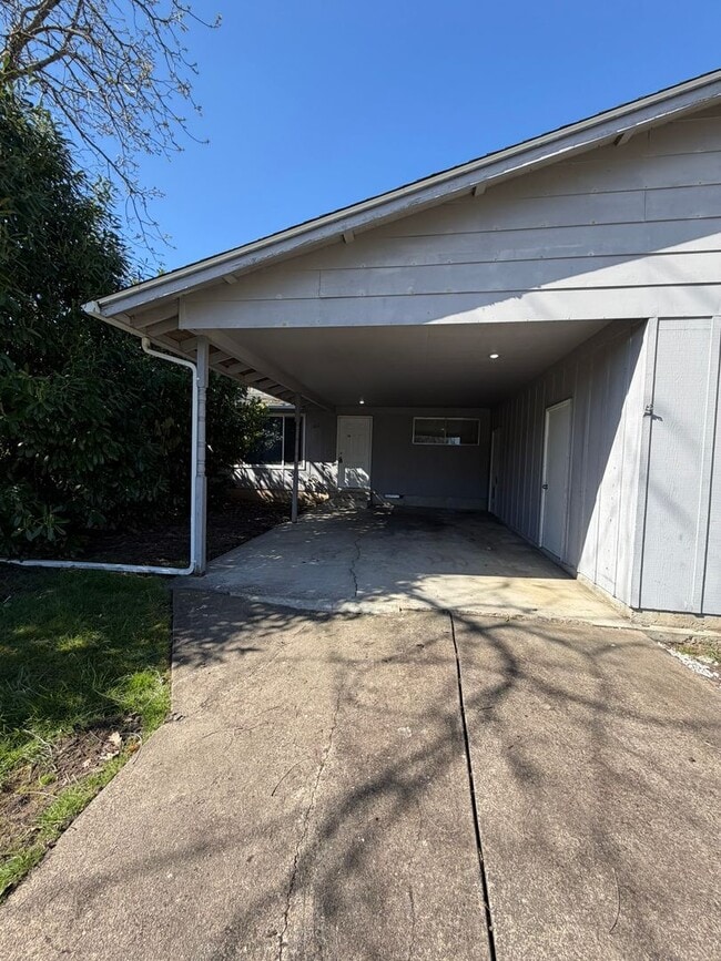 Building Photo - 2 Bedroom in Albany!