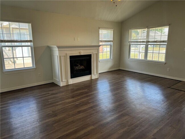 Building Photo - 1209 Sunrise Cir