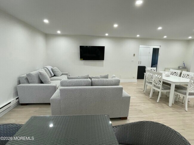 Foto del edificio - 65 Cedar Ave