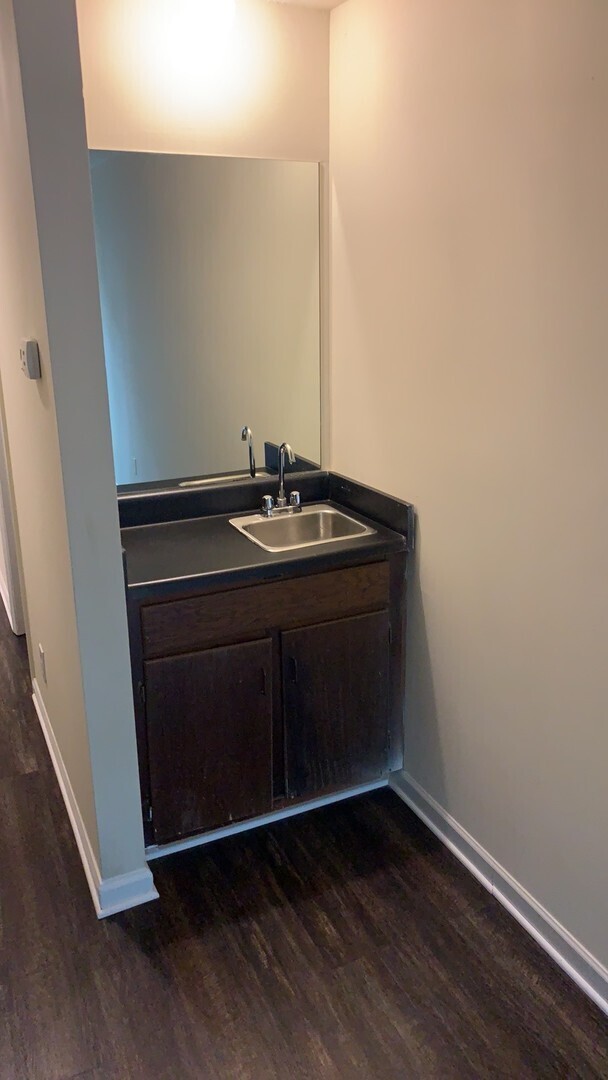 Building Photo - READY NOW!!! Beautiful end unit town-home!