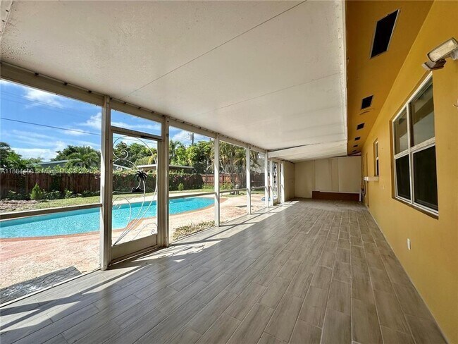 Foto del edificio - 912 NE 9th Ct