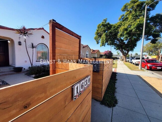 Building Photo - Beautifully Remodeled 2 Bedroom Front Home...