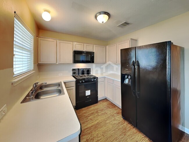 Foto del edificio - 7407 Tonsley Springs Dr