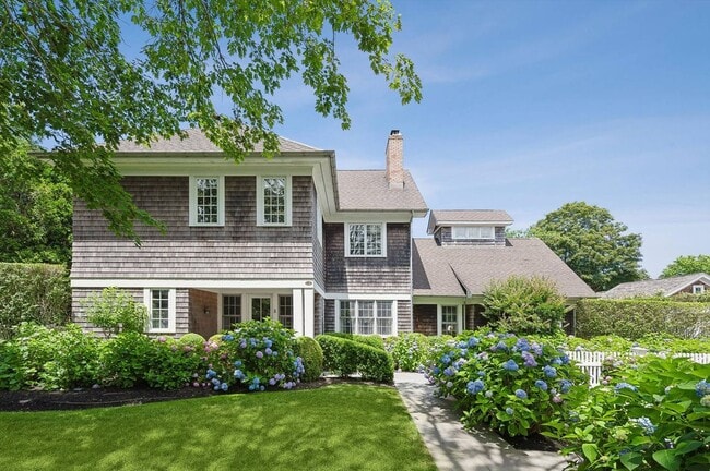 Foto del edificio - 121 Post Ln