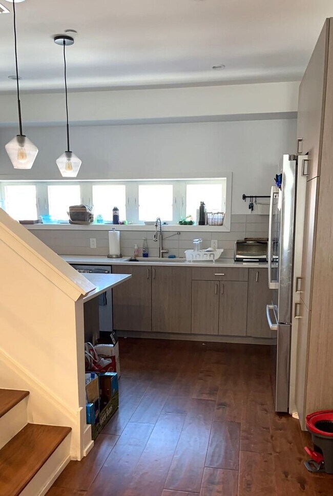 Building Photo - Stunning 4-Bedroom Townhome with One-Car G...