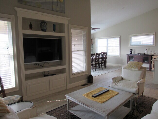 Building Photo - 3761 Deckard Dr