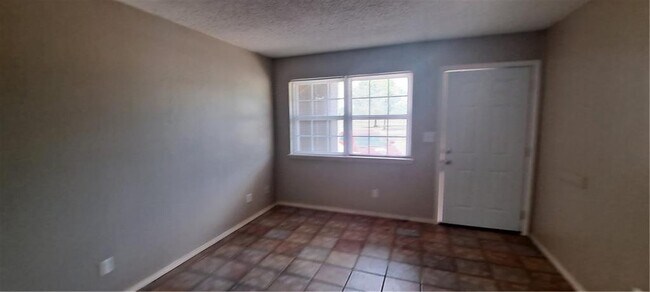 Foto del edificio - 1810 W Twin Springs St