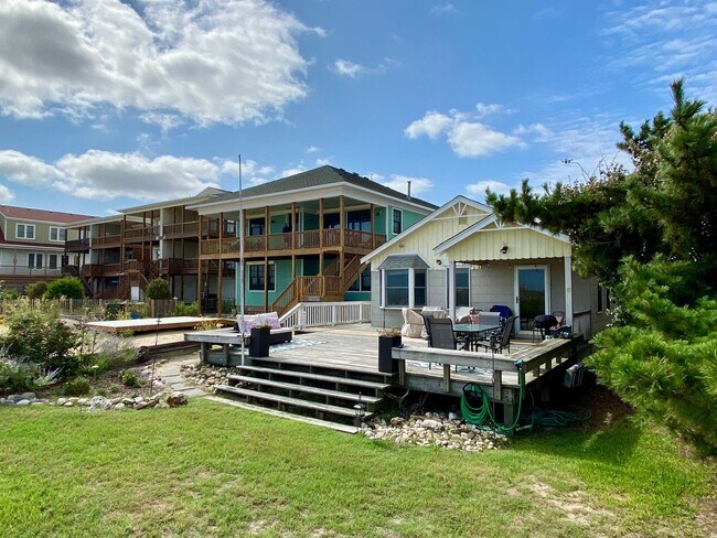 Building Photo - BayFront Beach Cottage