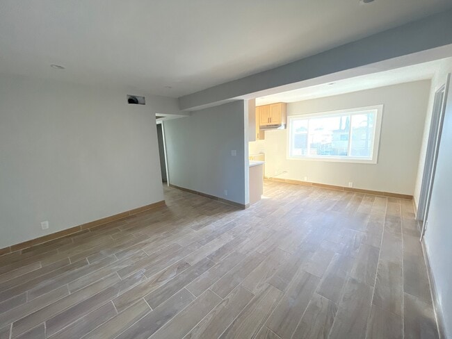 Building Photo - 13425 Vanowen St