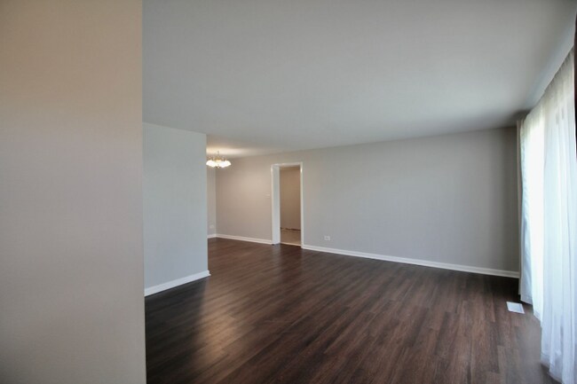 Building Photo - 103 Tonset Ct