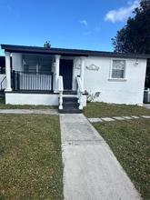 Building Photo - 731 SW 8th Ave