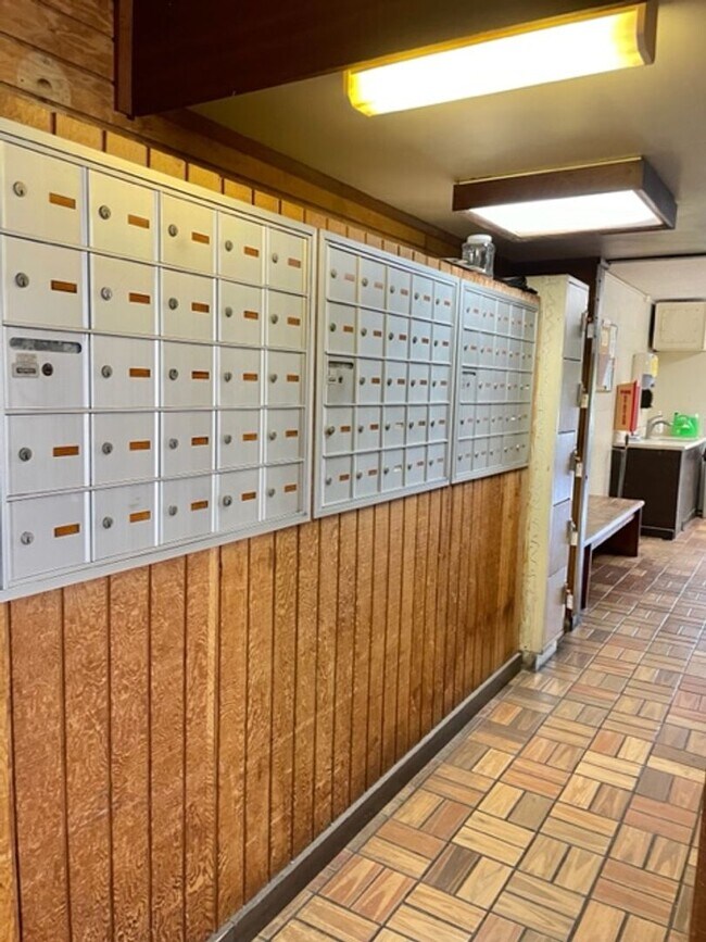 Building Photo - Charming 1-Bedroom, 1-Bath Likini West Unit – Available March 1