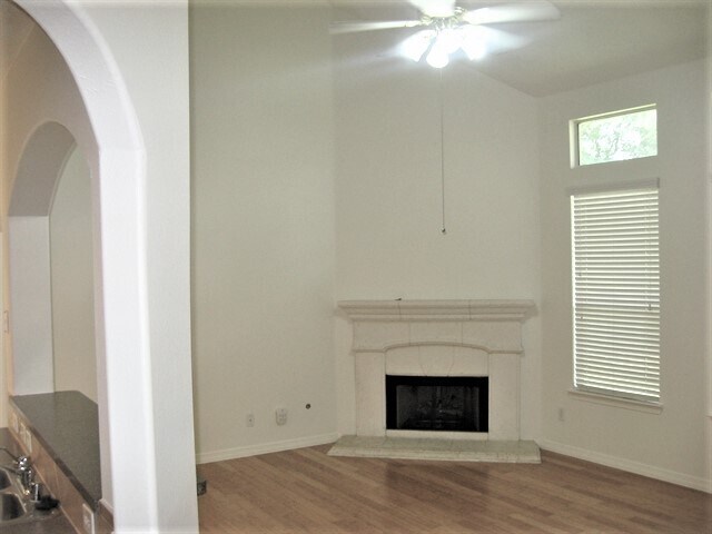 Building Photo - 9226 Hidden Lake Cir