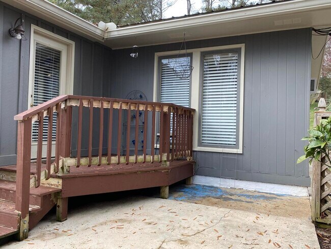 Building Photo - 1043 Audubon Ln