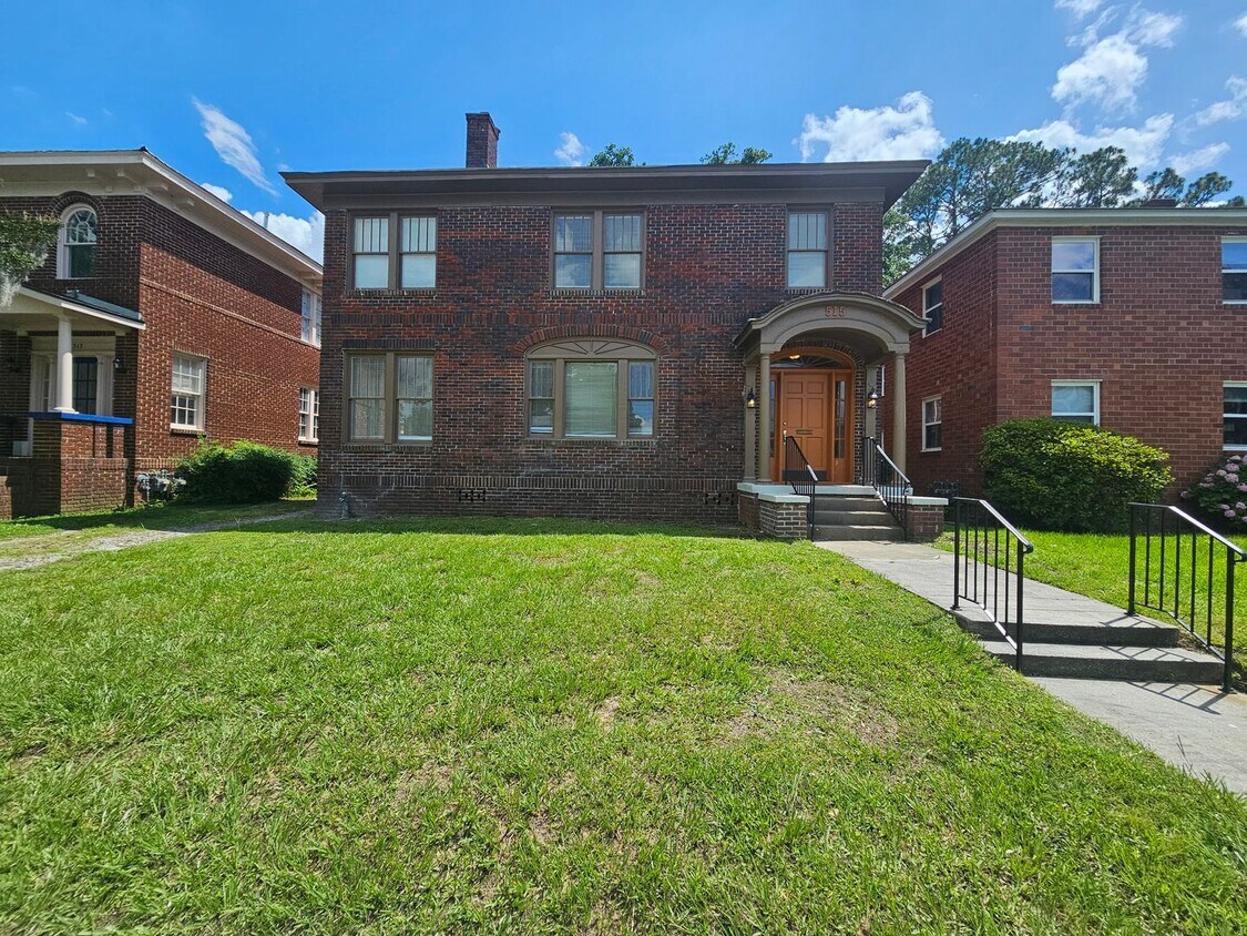 Foto principal - 515 E 49th St