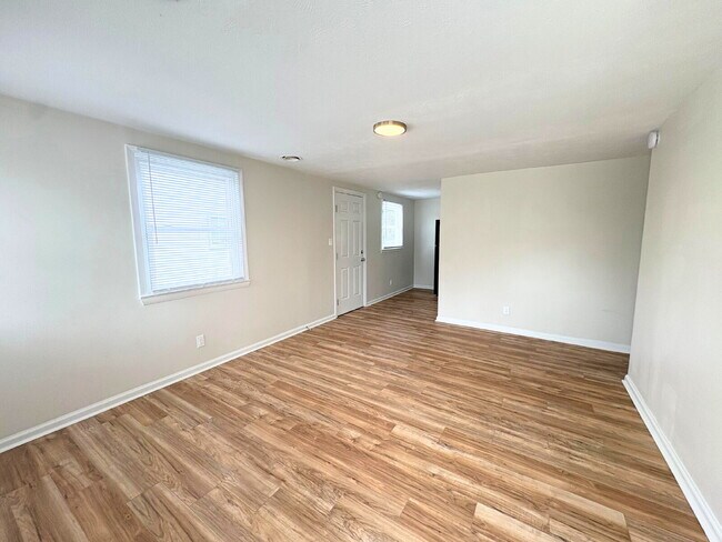 Building Photo - 218 Canady St