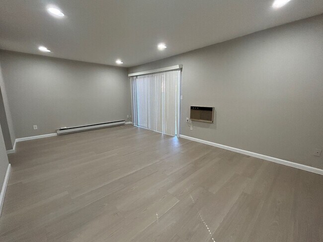 Foto del edificio - Nice 3br/1.5ba Town Home. Great school. Wa...