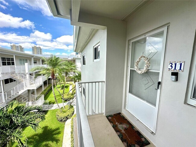 Foto del edificio - 462 Golden Isles Dr