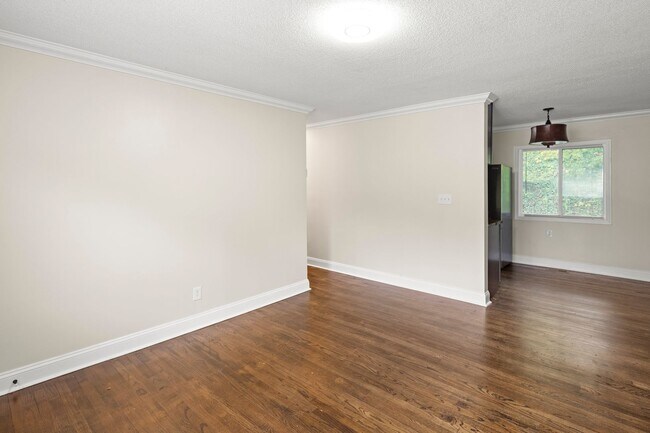Foto del edificio - Renovated Cottage - Central West Asheville Location