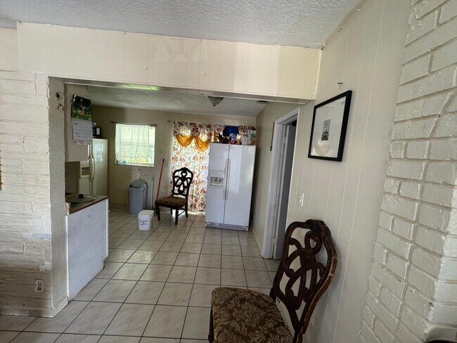 Foto del edificio - 6110 SW 16th St