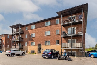 Building Photo - 32-36 Rue De L'aqueduc