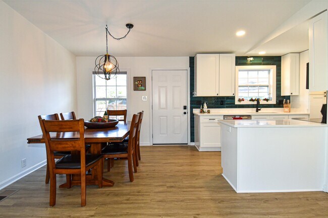 Foto del edificio - 7131 Westmoreland Rd