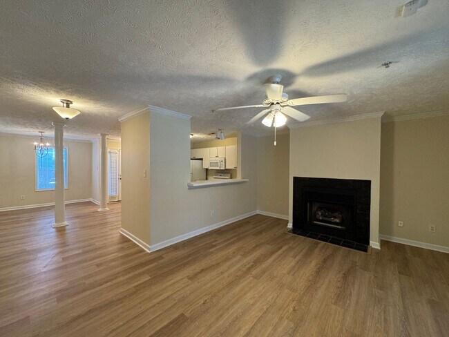 Foto del edificio - Lovely 2 Bedroom King's Grant Condo