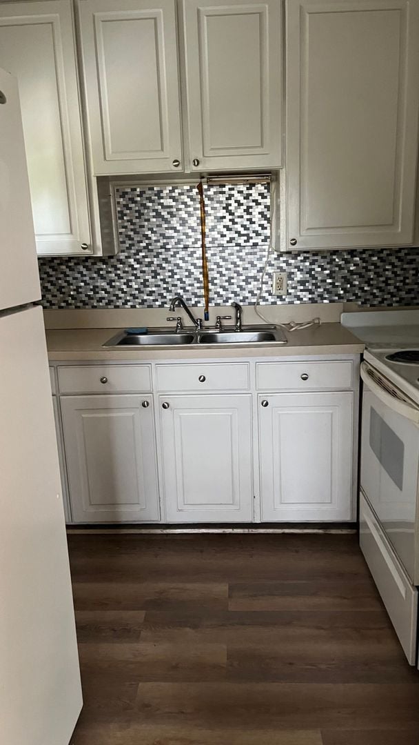 Building Photo - 1701-4 Queens Rd.