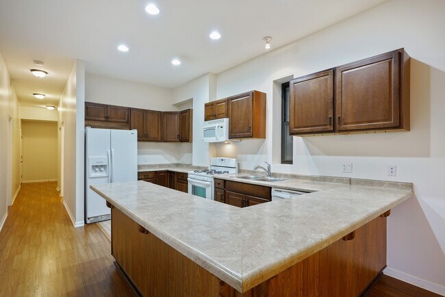 Foto del edificio - 885 N Marshfield Ave