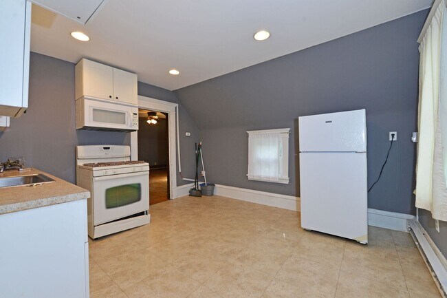 Building Photo - 2630 Grand St NE