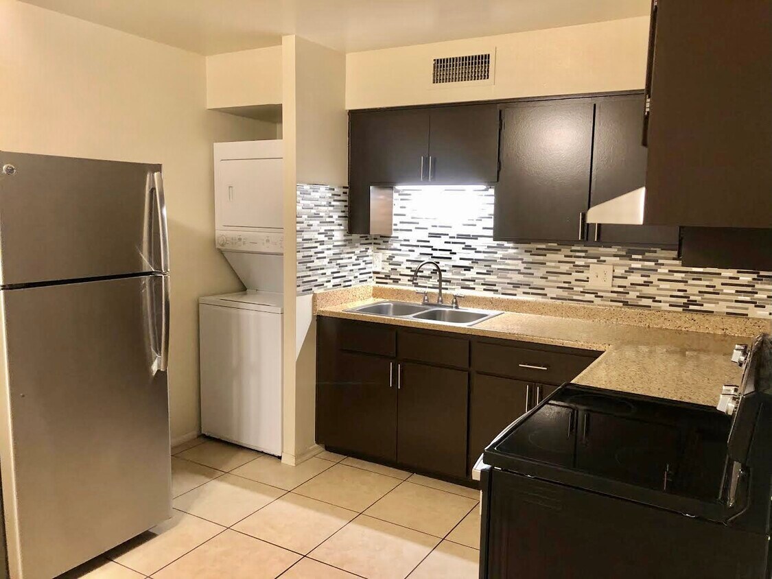 Primary Photo - 6725 N 17th Ave