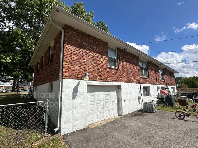 Foto del edificio - 710 NW Mock Ave